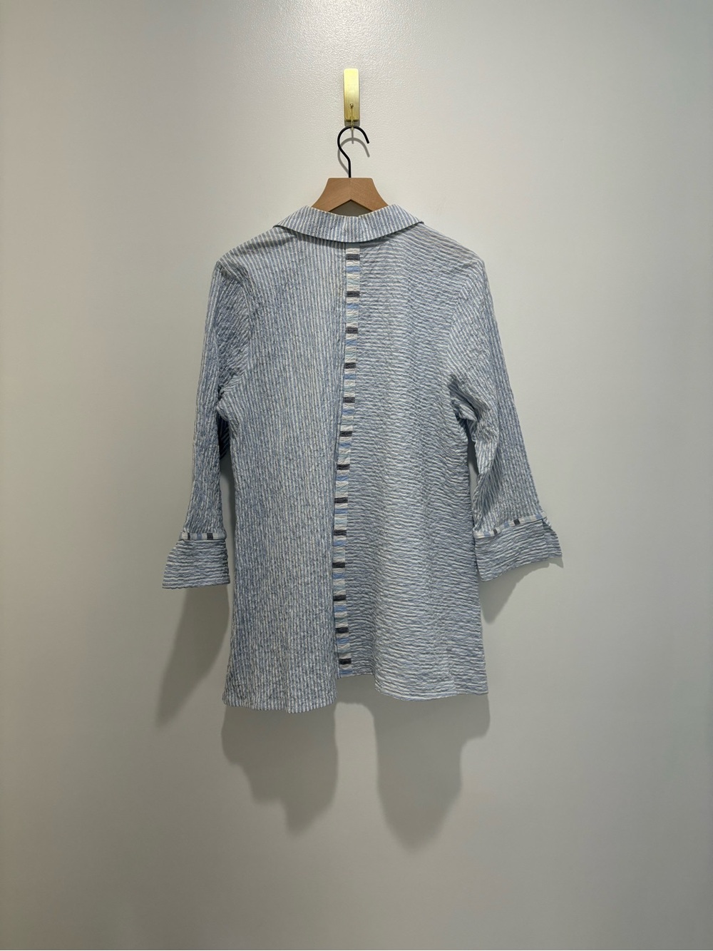 Habitat Women’s Button Front Crinkle Knit Top - Picture 6 of 6